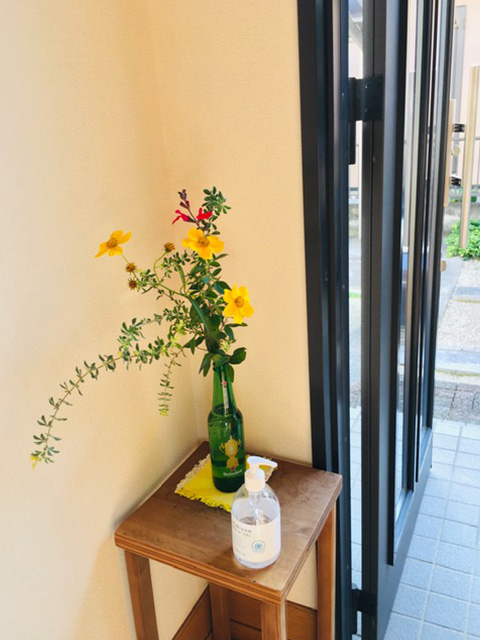 お出迎え〈玄関にて〉