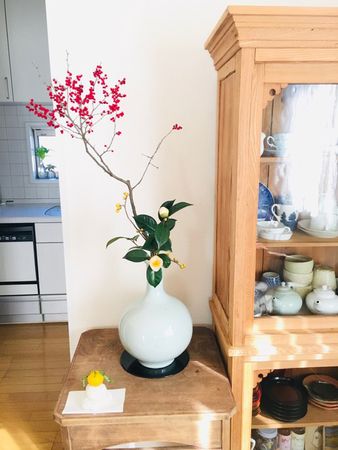 梅もどき　さざんか　小菊